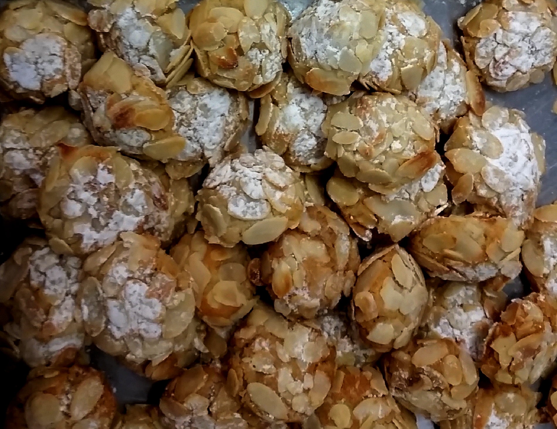 https://www.panificiopasticceriacentrale.com/wp-content/uploads/2018/10/Amaretti-2-pasticceria-centrale-genova-nervi.jpg