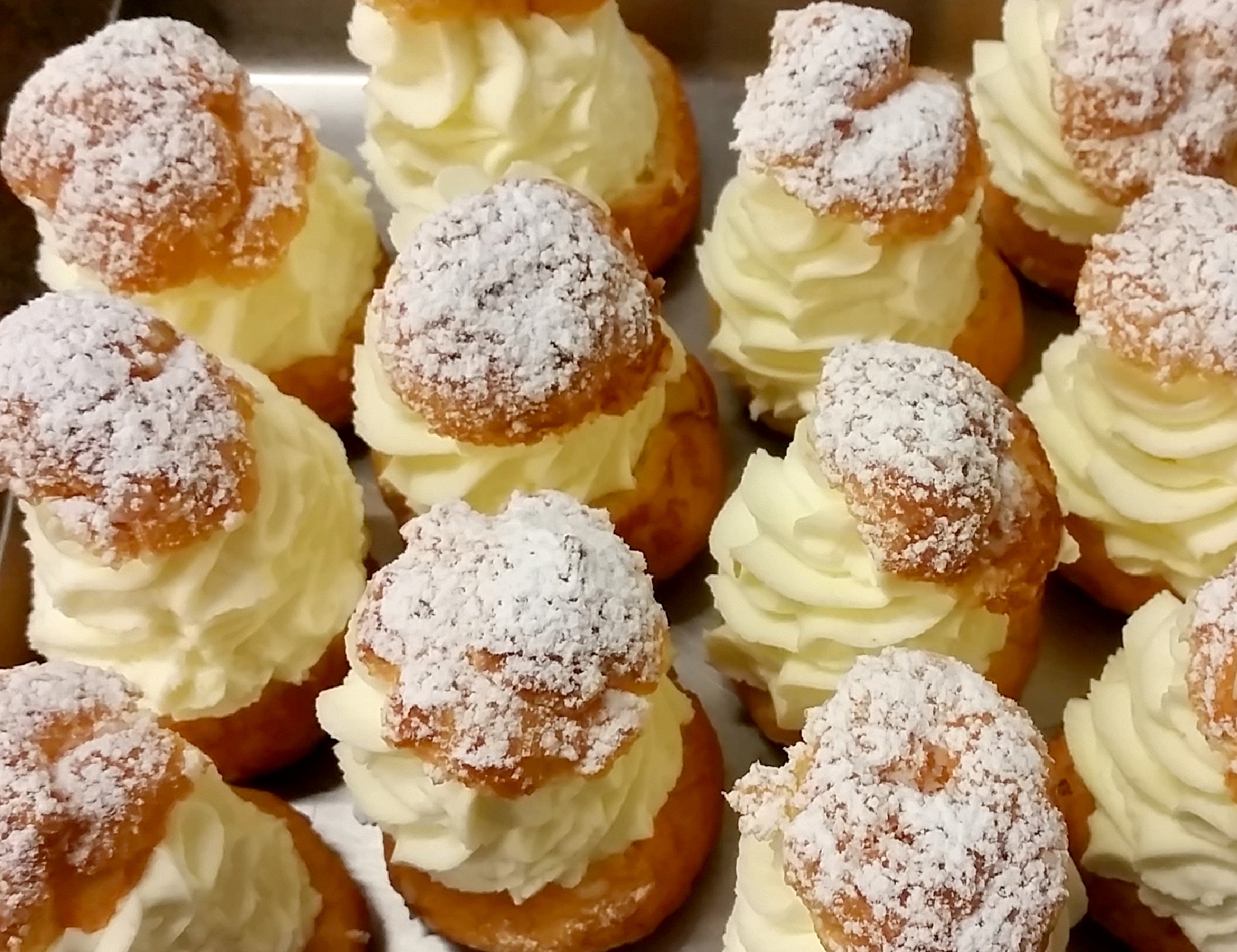 https://www.panificiopasticceriacentrale.com/wp-content/uploads/2018/10/Cavolini-Pasticceria-Centrale-Genova-Nervi.jpg