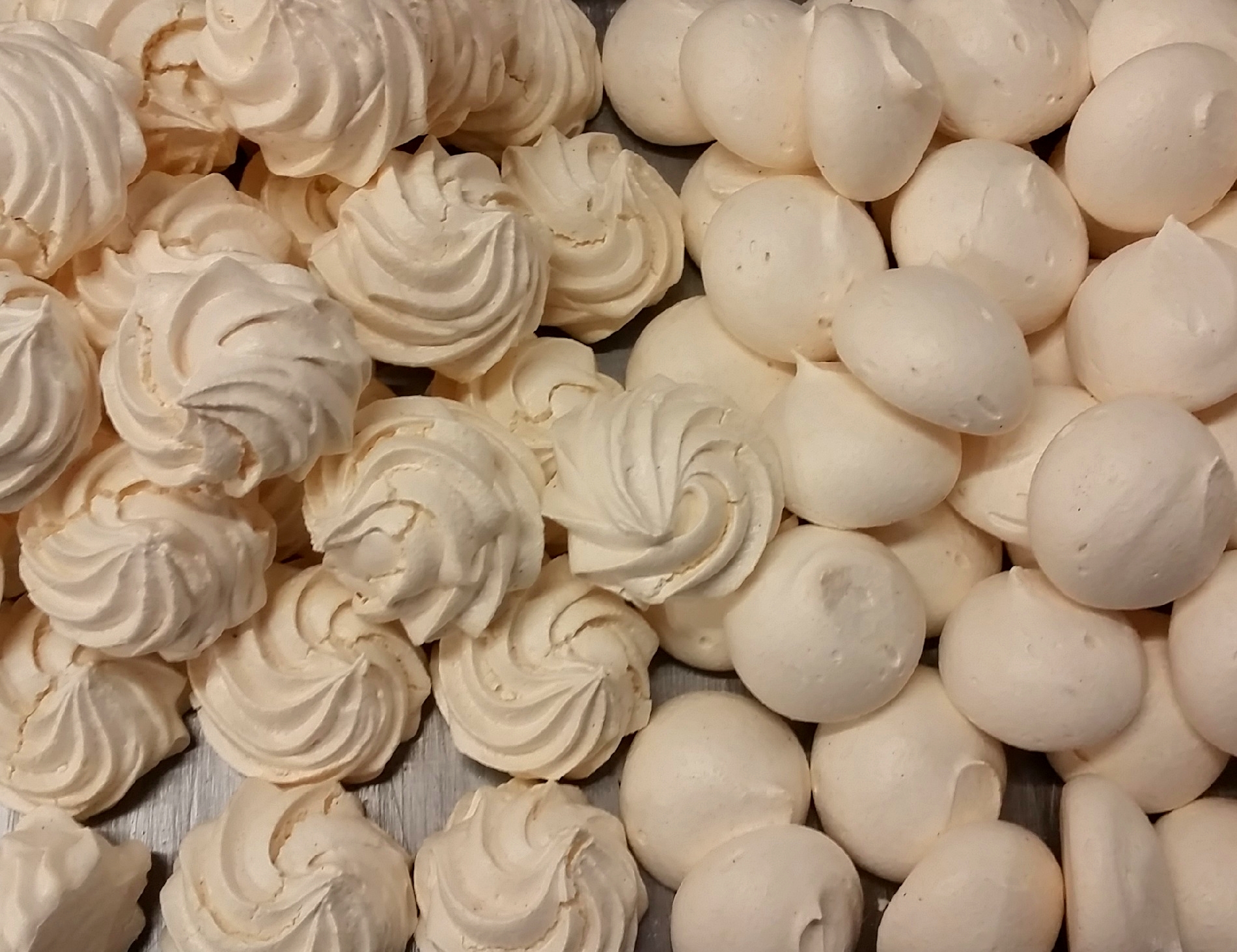 https://www.panificiopasticceriacentrale.com/wp-content/uploads/2018/10/Meringhe-Bianche-Pasticceria-Centrale-Genova-Nervi.jpg